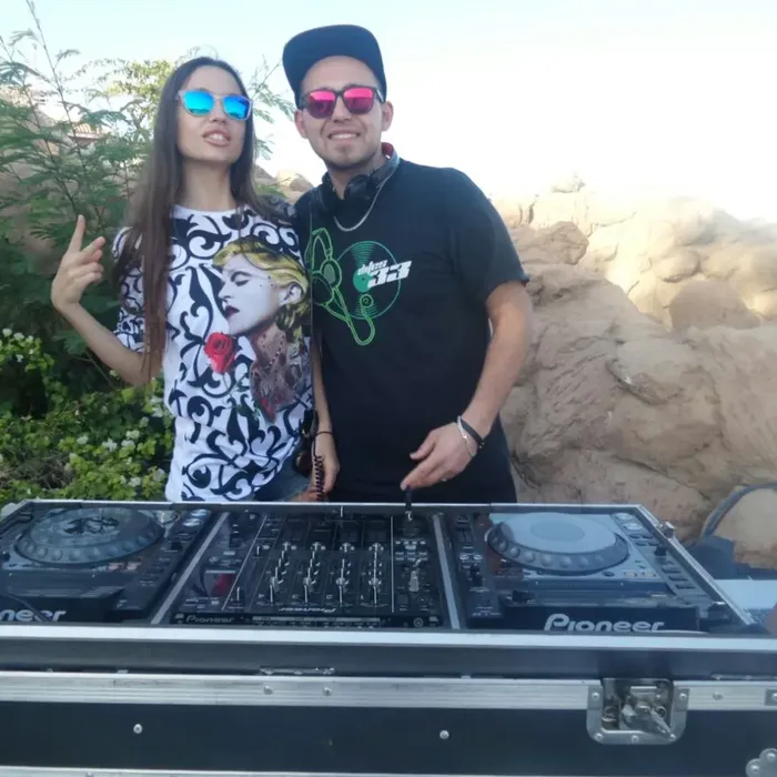 DJ MR. T mit Mari Ferrari bei einem Gig in Hurghada