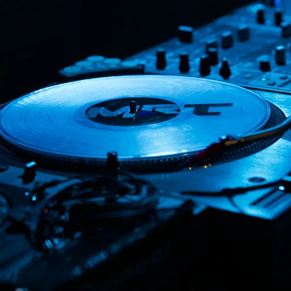 DJ MR. T am DJ-Pult